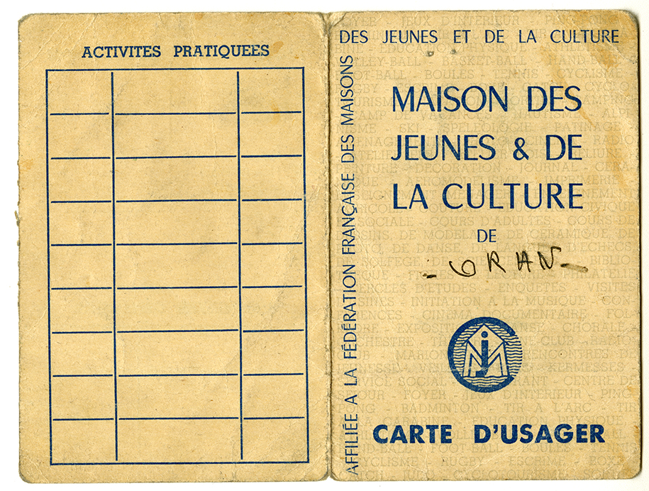 Carte d’usager de la Maison des jeunes et de la culture d’Oran ayant appartenu à Pierre Barret, 1954. Archives UdeM, P0468-F-D0003