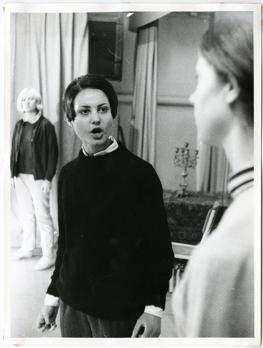 Performance de Tartuffe au THELEM, [ca 1966]. / Photographe inconnu. 1 photographie : épreuve n&b. Archives UdeM, P0419-D-D0006-P0007