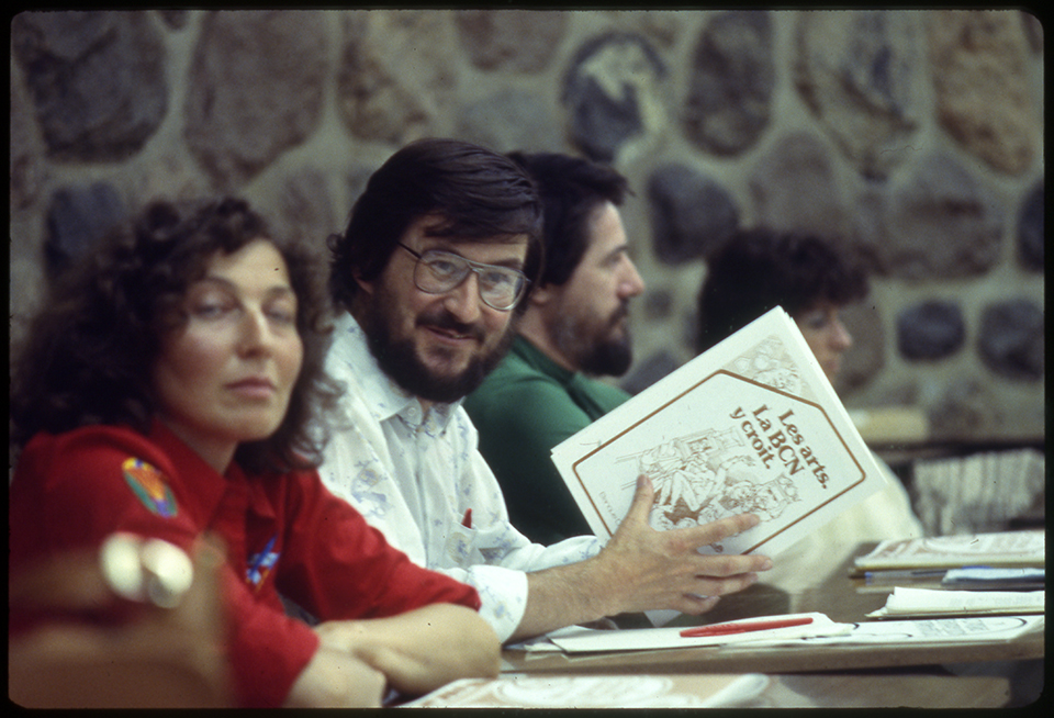 Des participants au 7e congrès d’expression dramatique, 1978. / Photographe inconnu. 1 photographie : diapositive coul. Archives UdeM, P0419-K-3-D0006