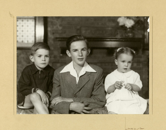 Photographie des trois enfants d'Auguste et Marcelle Descarries
