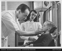 Examen dentaire, Photographie d'un examen de la mâchoire d'un enfant, [19-].  Photo Henri Paul. Fonds Bureau e l’information (D0037). 1FP,03381
