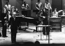 Concert de la Sociéte de musique contemporaine du Quebec a la Salle Pollack, Universite McGill, - 9 décembre 1976. - Positif n&amp;b. 20 x 25 cm. Source: DGDA, Université de Montréal. Fonds Serge Garant (P0141) 1FP05246.